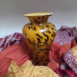 Elegant Clear Blown Glass Decorative Vase Hand - Crafted